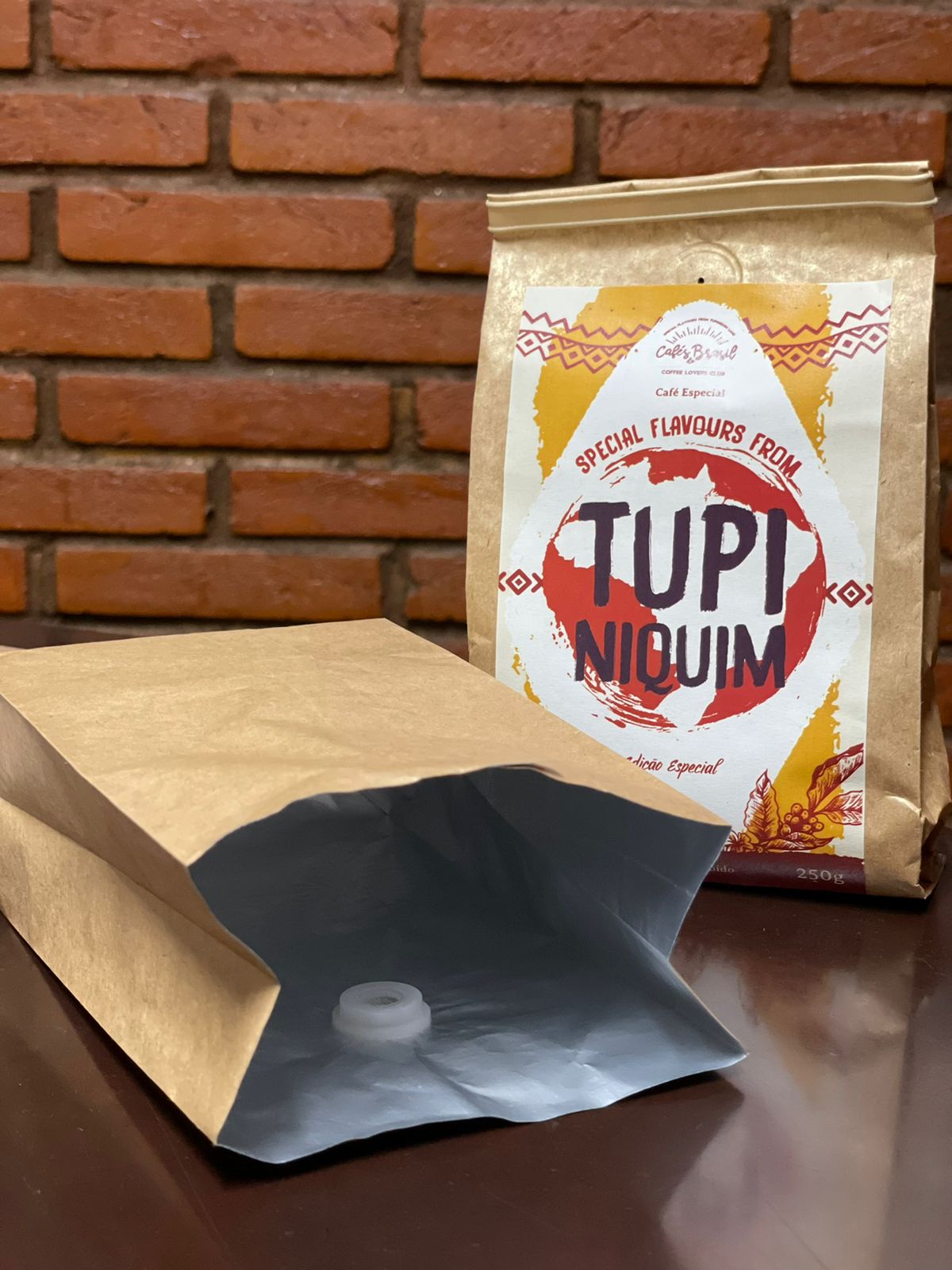Você sabe para que serve aquele furinho na  embalagem do seu café?