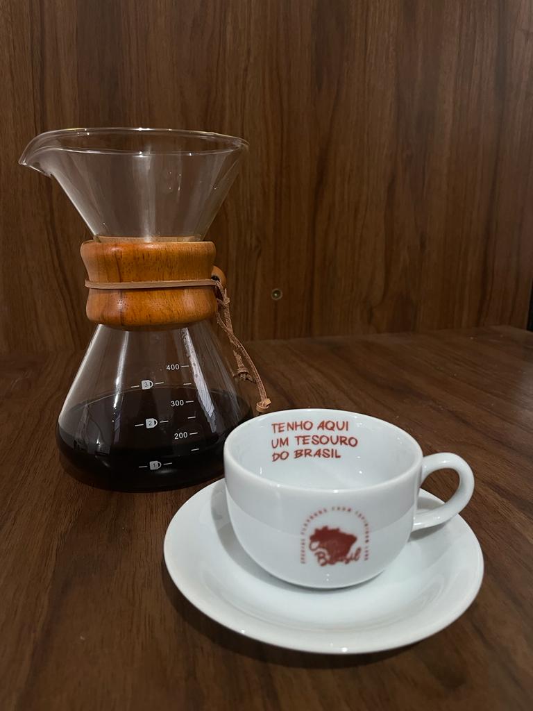 Desvendando a Elegância da Chemex: Uma Jornada pelo Café Refinado