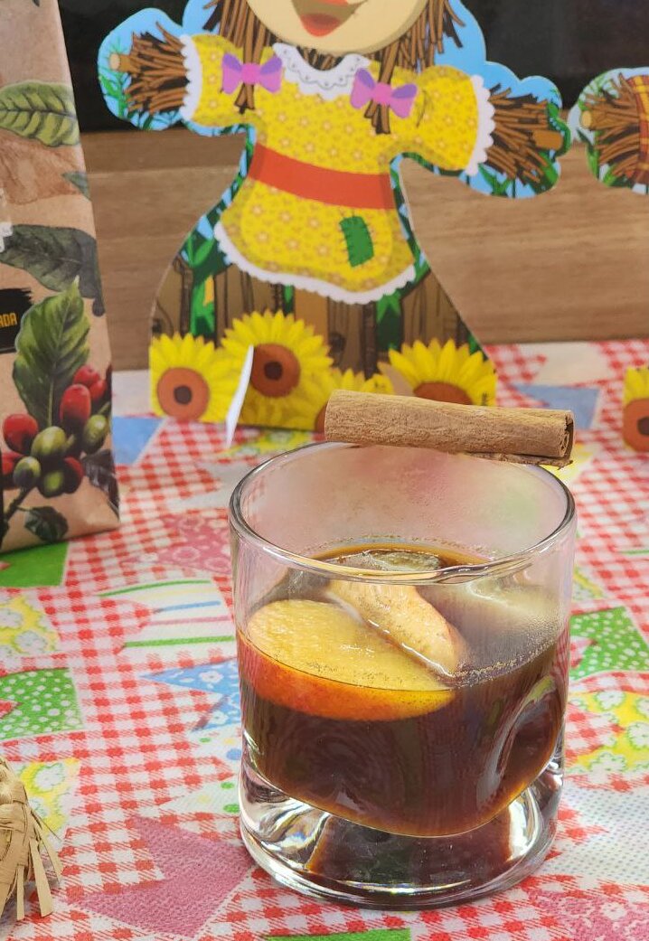 Quentão no dia de São João, mas claro que tem café!